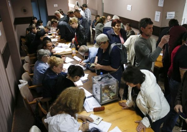 Як на Сході «відреферендились» від України. ФОТО