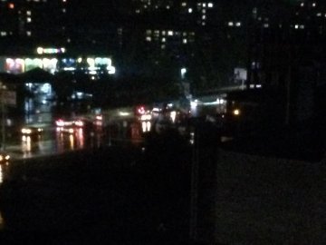 Біля РАЦСу в Луцьку знову розлилося «озеро». ВІДЕО