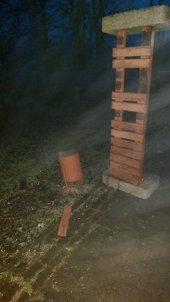 Вандали перевертали лавки у центральному парку Луцька