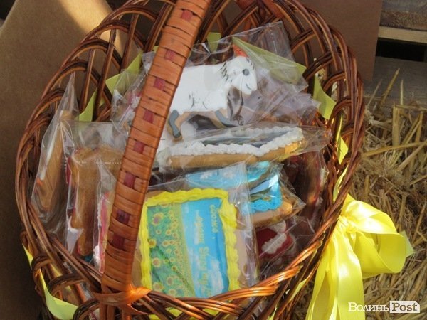 У Луцьку фірма замість новорічного корпоративу збирає гроші на АТО. ФОТО 