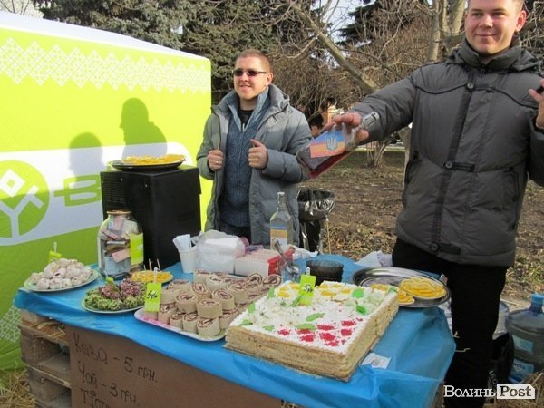 У Луцьку фірма замість новорічного корпоративу збирає гроші на АТО. ФОТО 