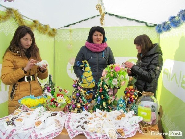 У Луцьку фірма замість новорічного корпоративу збирає гроші на АТО. ФОТО 