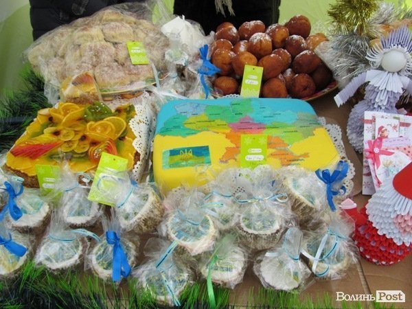 У Луцьку фірма замість новорічного корпоративу збирає гроші на АТО. ФОТО 