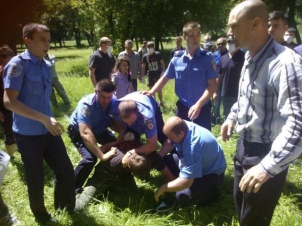 У Броварах під час політичної акції побили журналіста. ФОТО. ВІДЕО