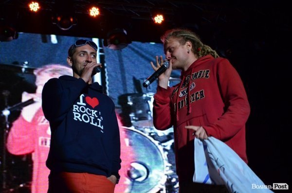 Ведучі фесту - М'ячик та Зеник