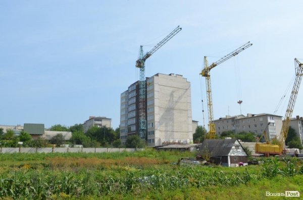 В затишному районі Луцька зводять сучасний житловий комплекс