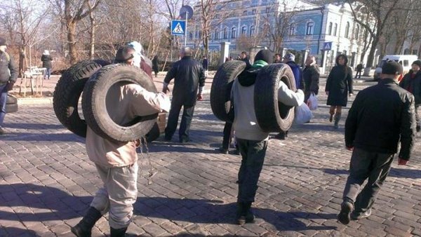 Фото сутичок під Верховною Радою