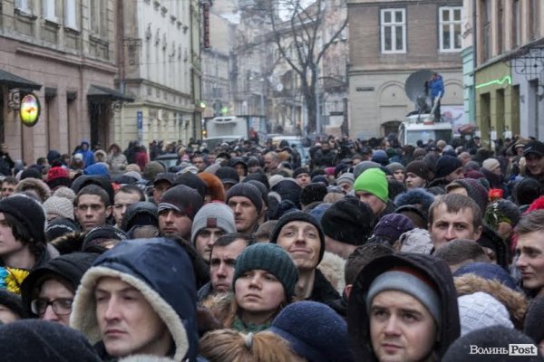 Прощання з Кузьмою у Львові: тисячі людей та останні оплески. ФОТО