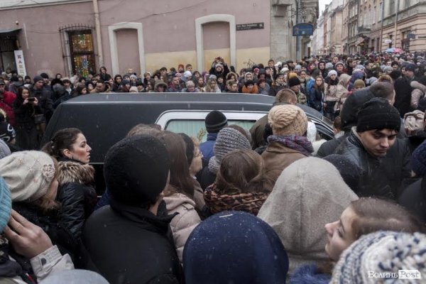 Прощання з Кузьмою у Львові: тисячі людей та останні оплески. ФОТО