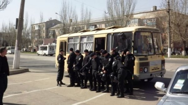 У Луганську вийшли на мітинг за єдність України. ФОТО