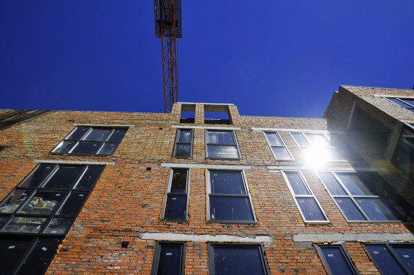 Монтаж даху та зведення мансардного поверху: опублікували звіт з ЖК «Юпітер»*