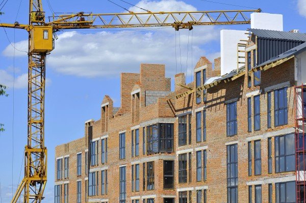 Монтаж даху та зведення мансардного поверху: опублікували звіт з ЖК «Юпітер»*