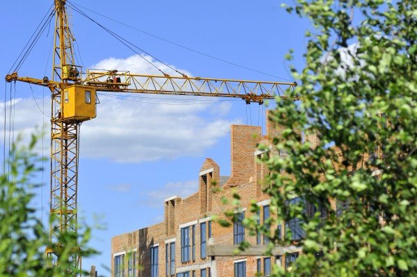 Монтаж даху та зведення мансардного поверху: опублікували звіт з ЖК «Юпітер»*