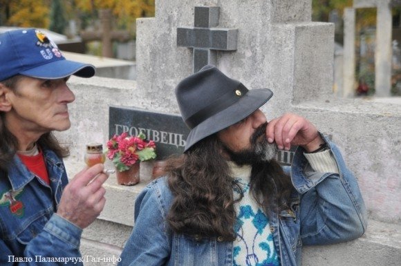 У Львові встановили пам’ятник Кузі з «Гадюкіних». ФОТО