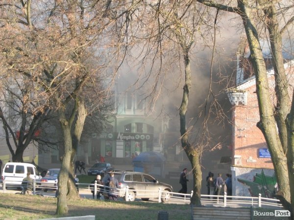 У центрі Луцька - пожежа. ВІДЕО