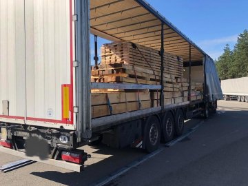 Через «Ягодин» хотіли вивезти в Європу незаконну деревину. ФОТО