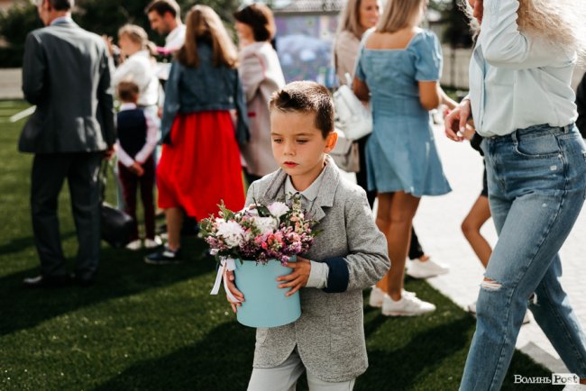 У новій локації і… з котом: як в інноваційній луцькій школі «ThinkGlobal» 1 вересня відзначали. ФОТО* 