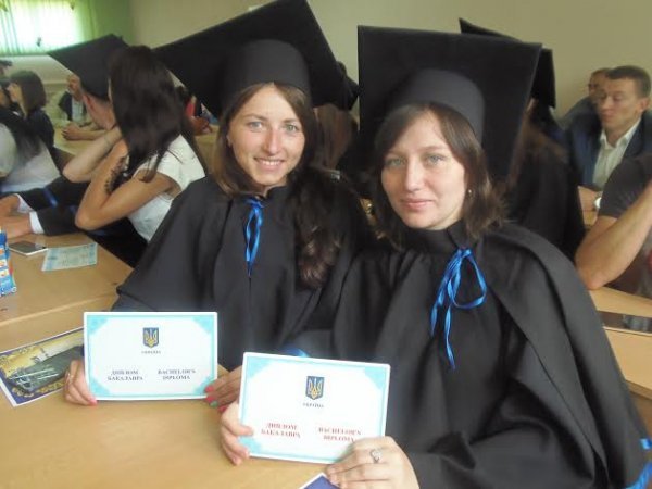 У Академії рекреаційних технологій і права вручили дипломи випускникам. ФОТО