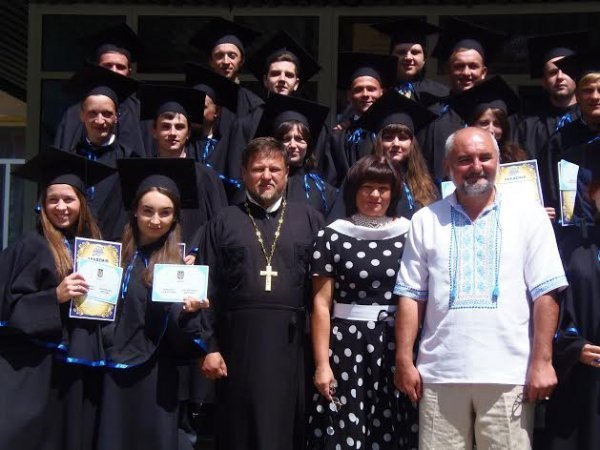 У Академії рекреаційних технологій і права вручили дипломи випускникам. ФОТО