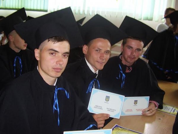 У Академії рекреаційних технологій і права вручили дипломи випускникам. ФОТО