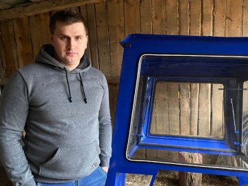 Волинянин виготовив більше двох сотень тракторних кабін