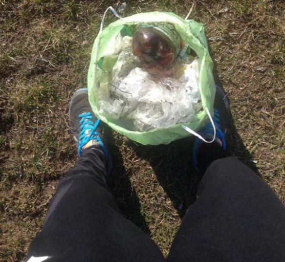 Волиняни під час ранкових пробіжок прибирають засмічені території. ФОТО