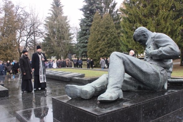 У Луцьку вшанували  жертв Другої світової війни. ФОТО