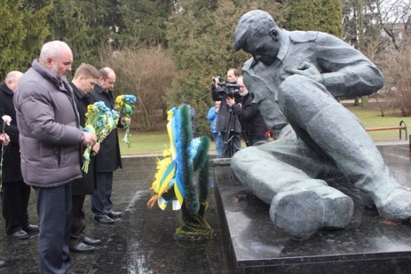 У Луцьку вшанували  жертв Другої світової війни. ФОТО