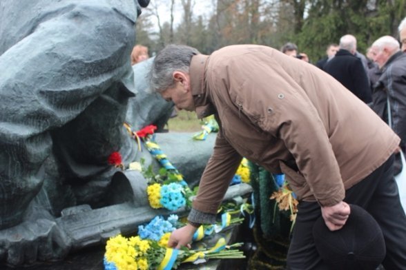 У Луцьку вшанували  жертв Другої світової війни. ФОТО