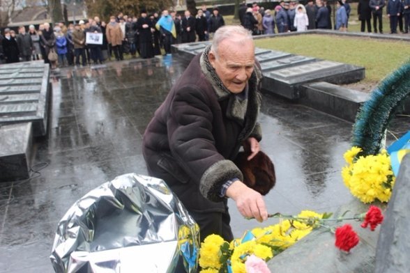 У Луцьку вшанували  жертв Другої світової війни. ФОТО