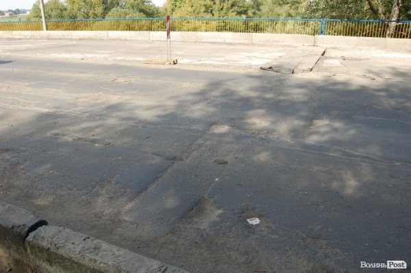 Луцькі «мости на мільйон» сипляться. ФОТО