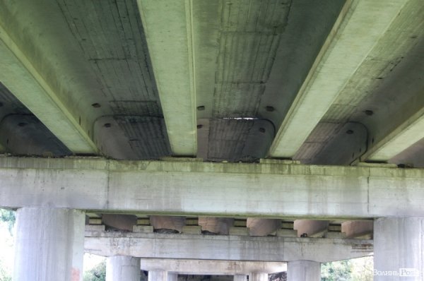 Луцькі «мости на мільйон» сипляться. ФОТО