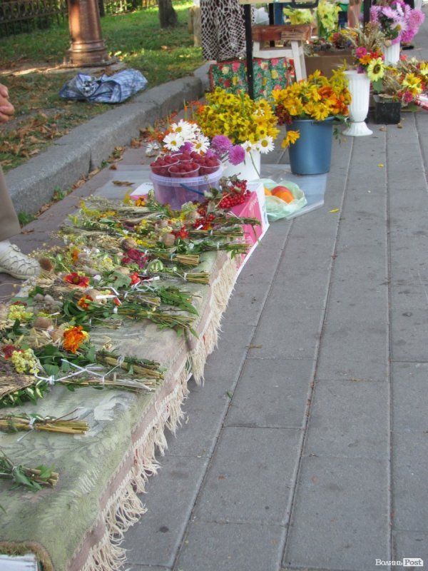 Як Луцьк відзначає Яблучний Спас. ФОТО