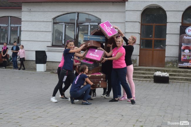 З хлібом, горілкою та кров’ю: у Луцьку відкрили фестиваль театрів. ФОТО