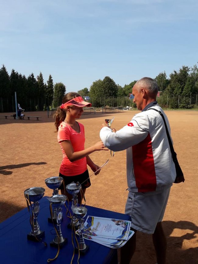 Юна спортсменка з Луцька взяла «бронзу» на турнірі з тенісу