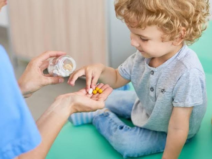 Дитина швидко втомлюється та погано їсть: коли варто переглянути раціон і вітамінну підтримку