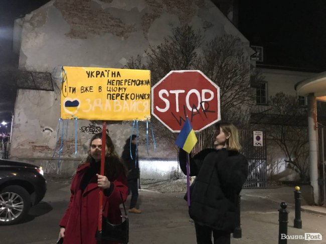 «Слава ЗСУ»: волинська студентка показала антипутінський мітинг у Варшаві. ФОТО 