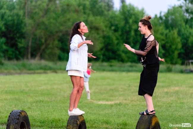 До Винника – навіть на милицях. ФОТОРЕПОРТАЖ із грандіозного концерту у Луцьку