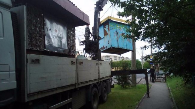 У Луцьку демонтували ще кілька тимчасових споруд