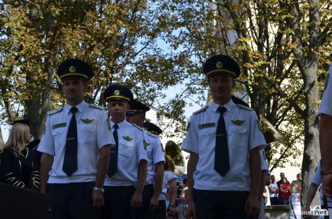 Танець від ректора і завдання від губернатора: як у луцькому «політесі» першачків зустрічали. ФОТО