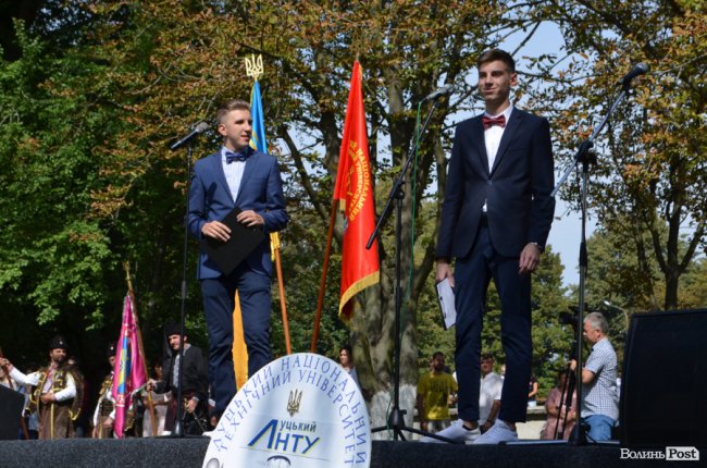 Танець від ректора і завдання від губернатора: як у луцькому «політесі» першачків зустрічали. ФОТО