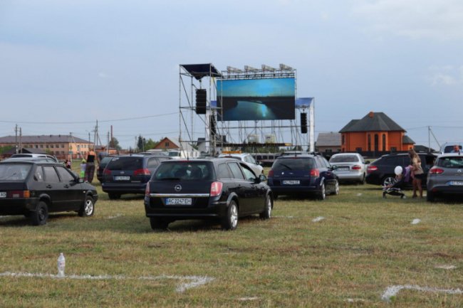 Під Луцьком влаштували автофестиваль. ФОТО