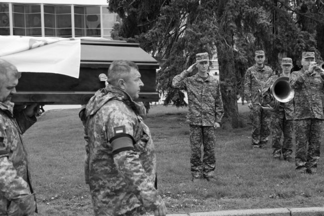 Луцьк попрощався із загиблим захисником Андрієм Головачовим