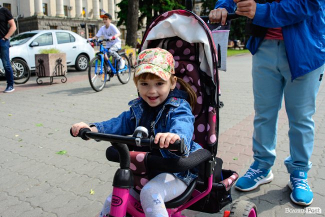 З дітками, собакою та у вишиванках: як лучани провели «Велодень-2019». ФОТО