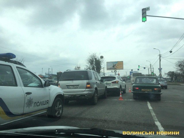 У Луцьку через аварію на Карпенка-Карого – великий затор. ФОТО
