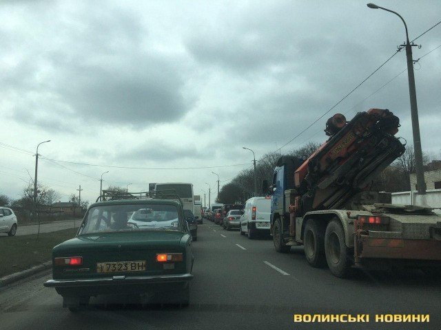 У Луцьку через аварію на Карпенка-Карого – великий затор. ФОТО