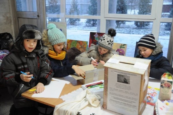 У Луцьку на благодійному ярмарку зібрали 8 тисяч для бійців. ФОТО