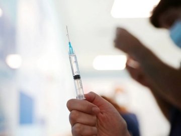 Вчені довели, що вакцинація захищає від постковідного синдрому