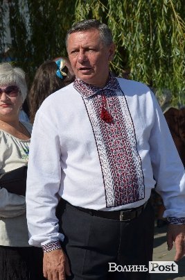 Лучани у вишиванках виклали число 930. ФОТО