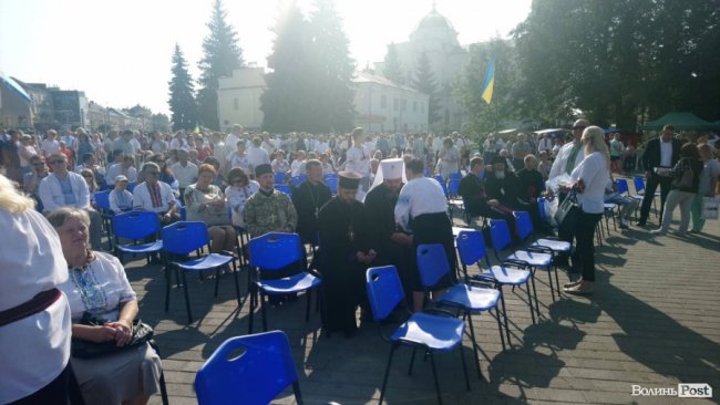 У центрі Луцька показують святковий парад до Дня Незалежності. ФОТО